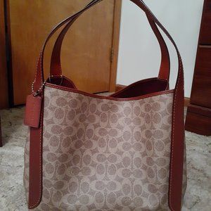 Coach Signature Hadley Hobo ~ Tan/Rust